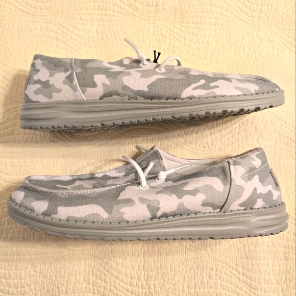 NWT Hey Dude Men's Gray Camo Wally Slip On Shoes - Picture 8 of 10